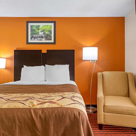Rodeway Inn Coopersville Экстерьер фото
