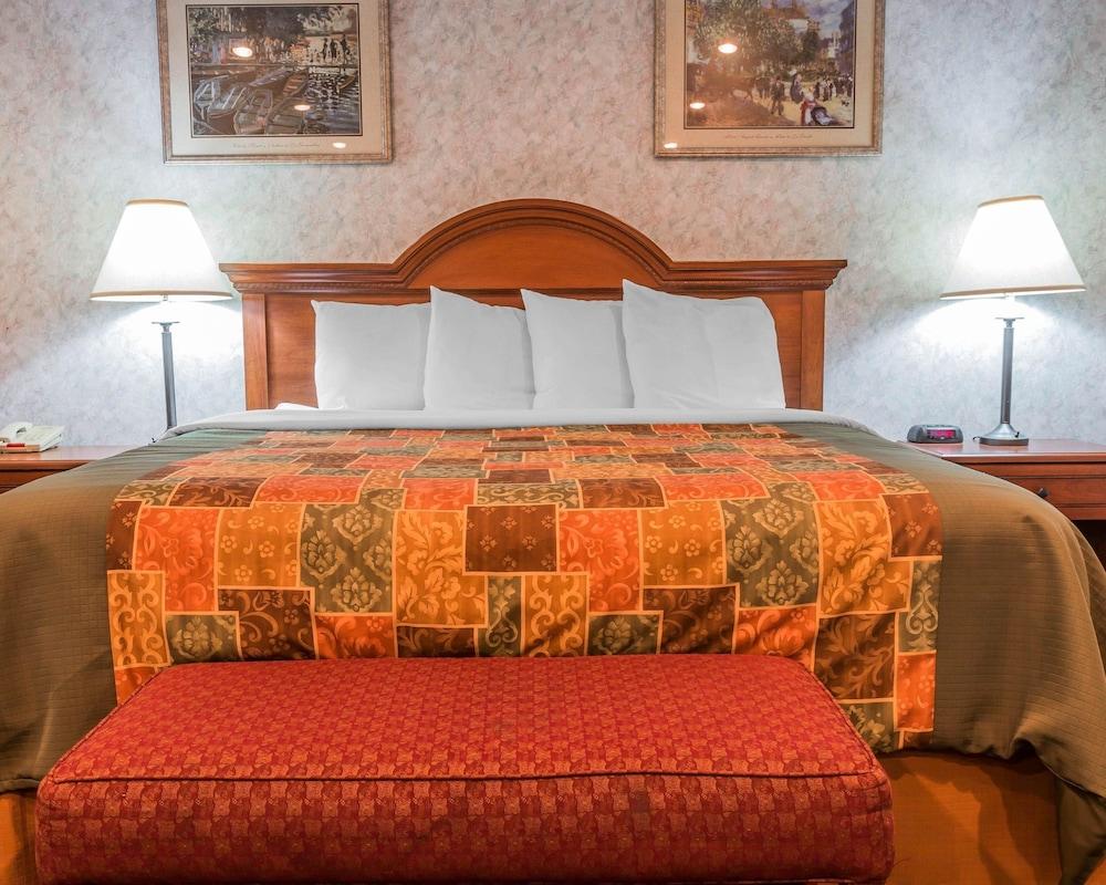 Rodeway Inn Coopersville Экстерьер фото