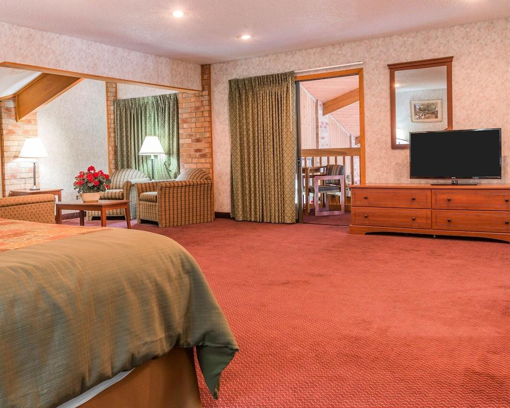 Rodeway Inn Coopersville Экстерьер фото