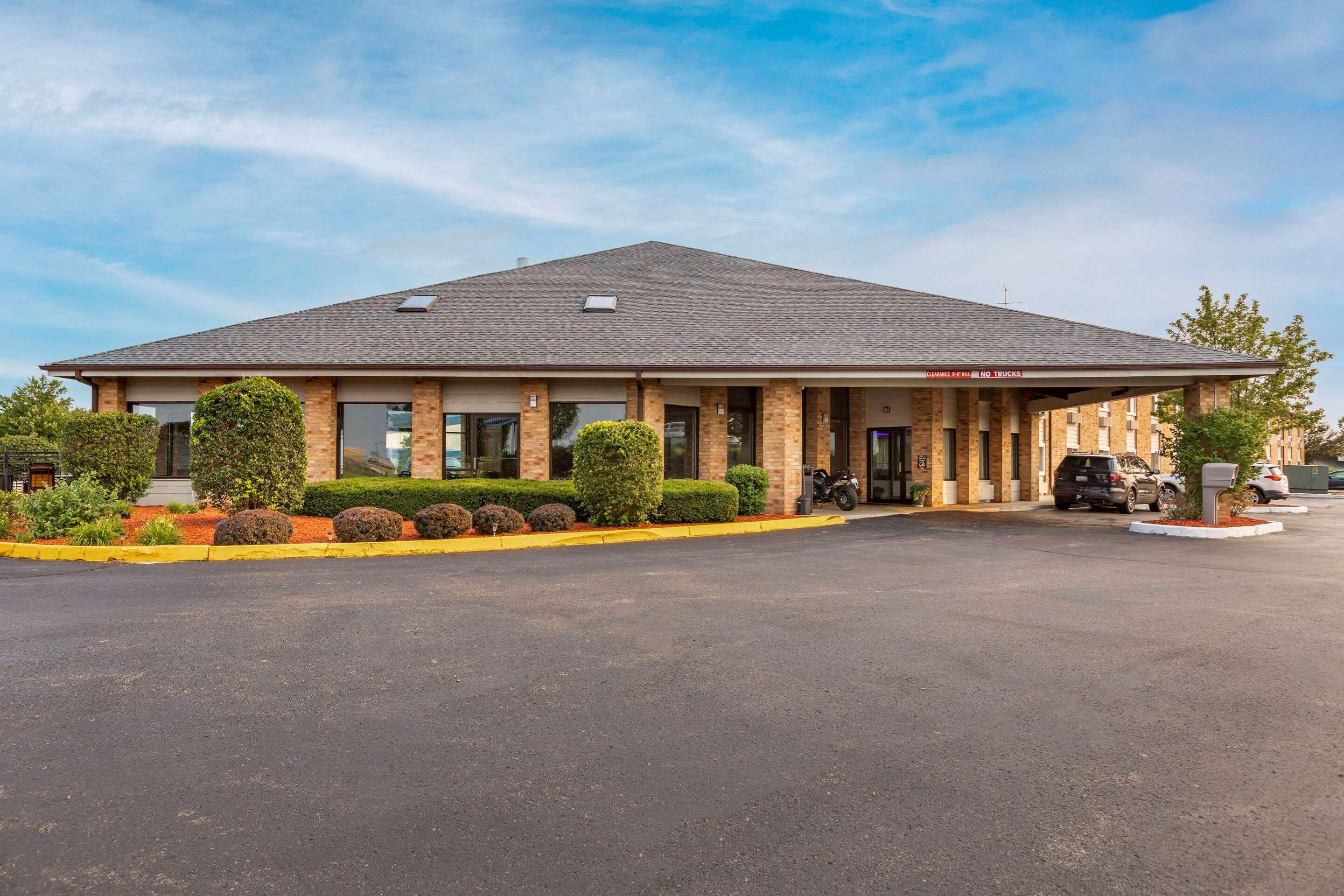 Rodeway Inn Coopersville Экстерьер фото