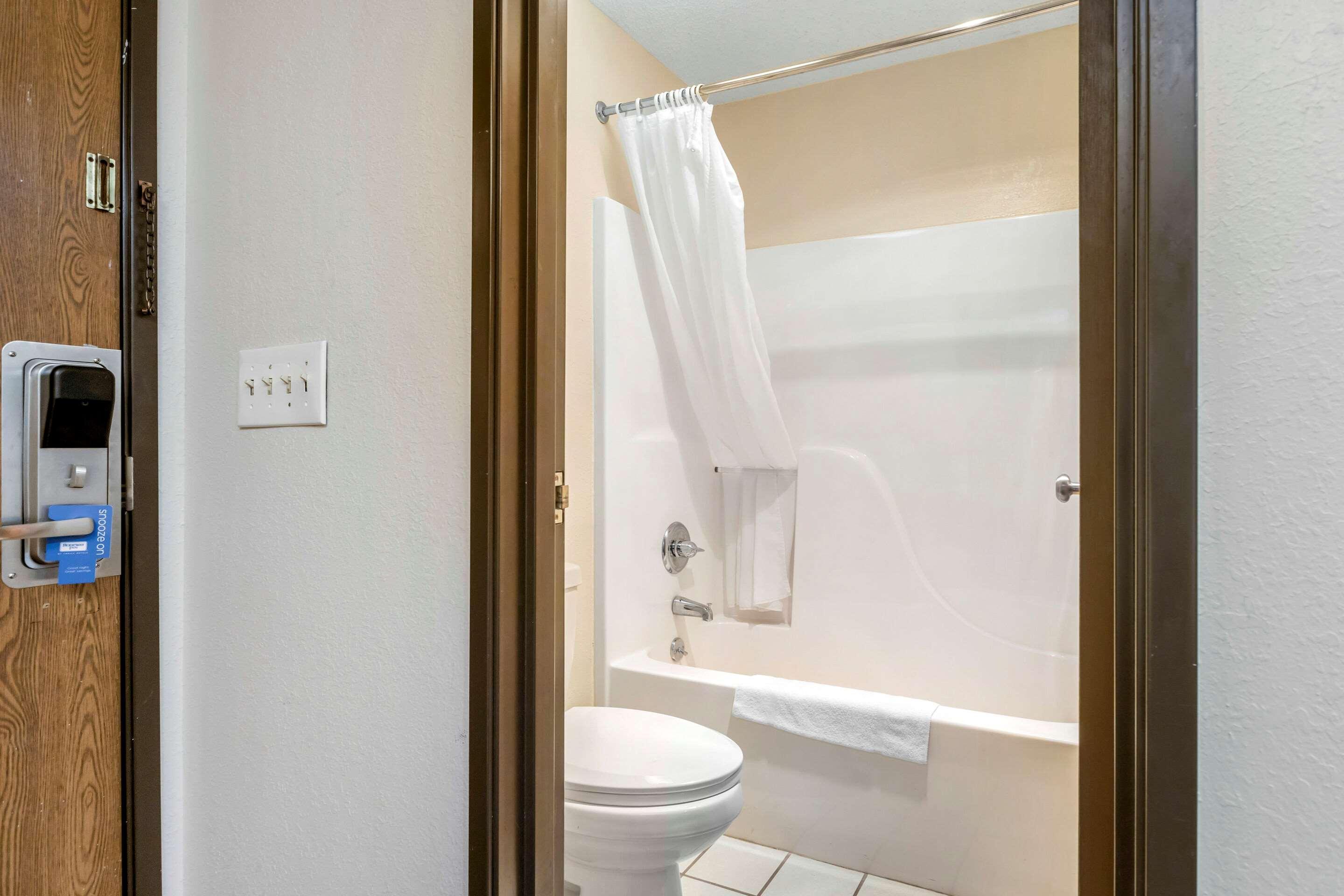 Rodeway Inn Coopersville Экстерьер фото