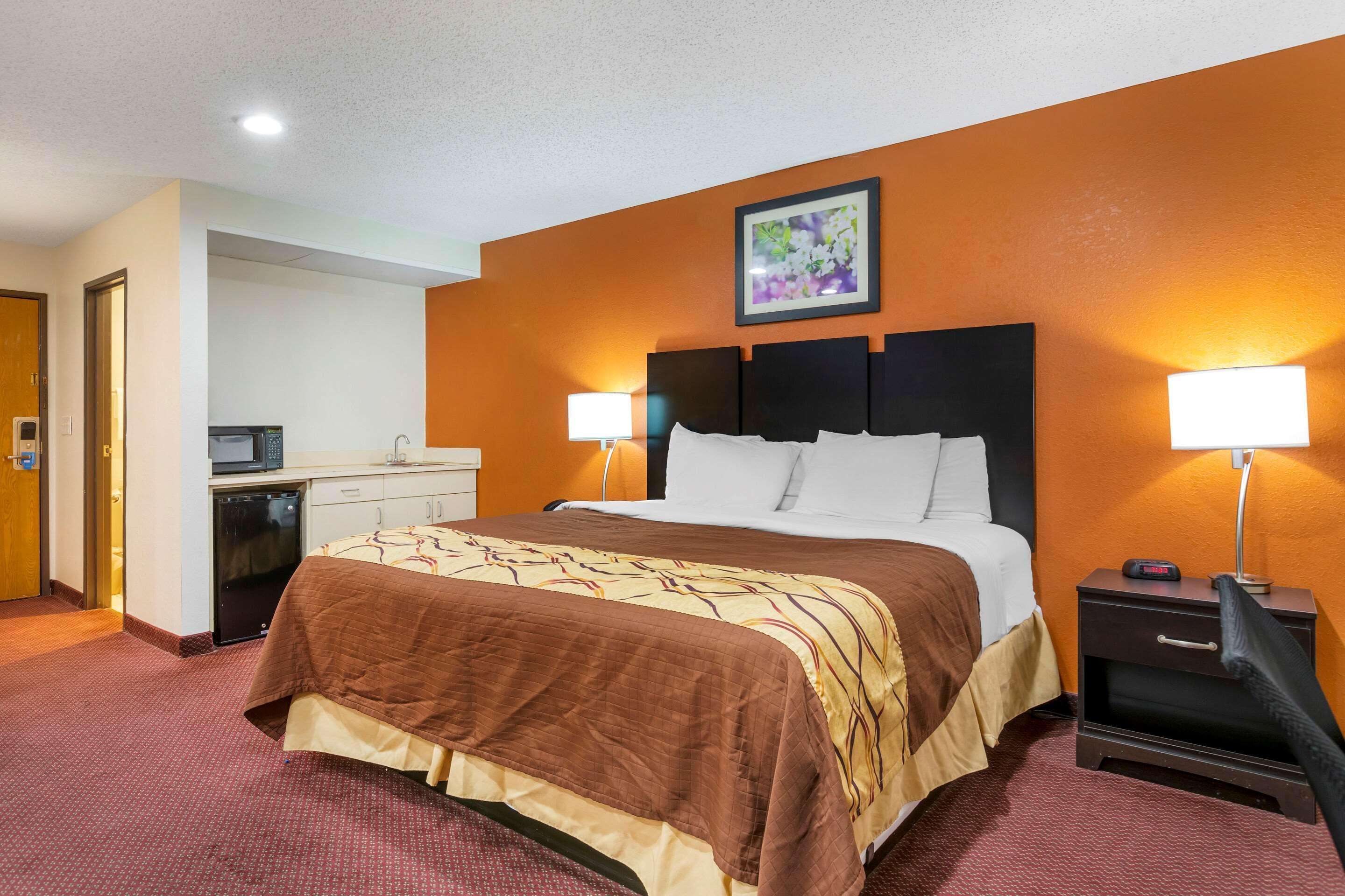 Rodeway Inn Coopersville Экстерьер фото