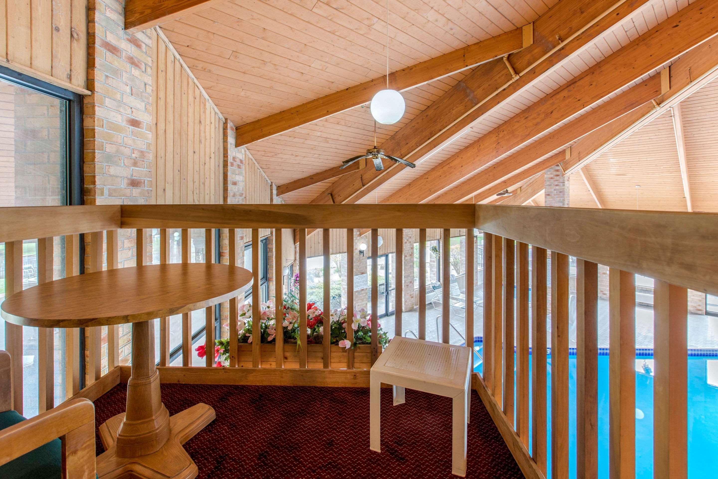 Rodeway Inn Coopersville Экстерьер фото