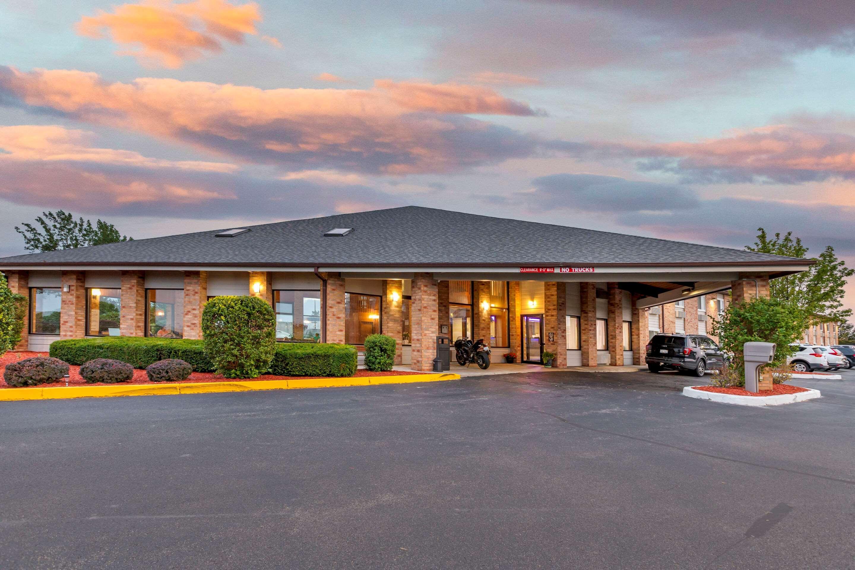 Rodeway Inn Coopersville Экстерьер фото