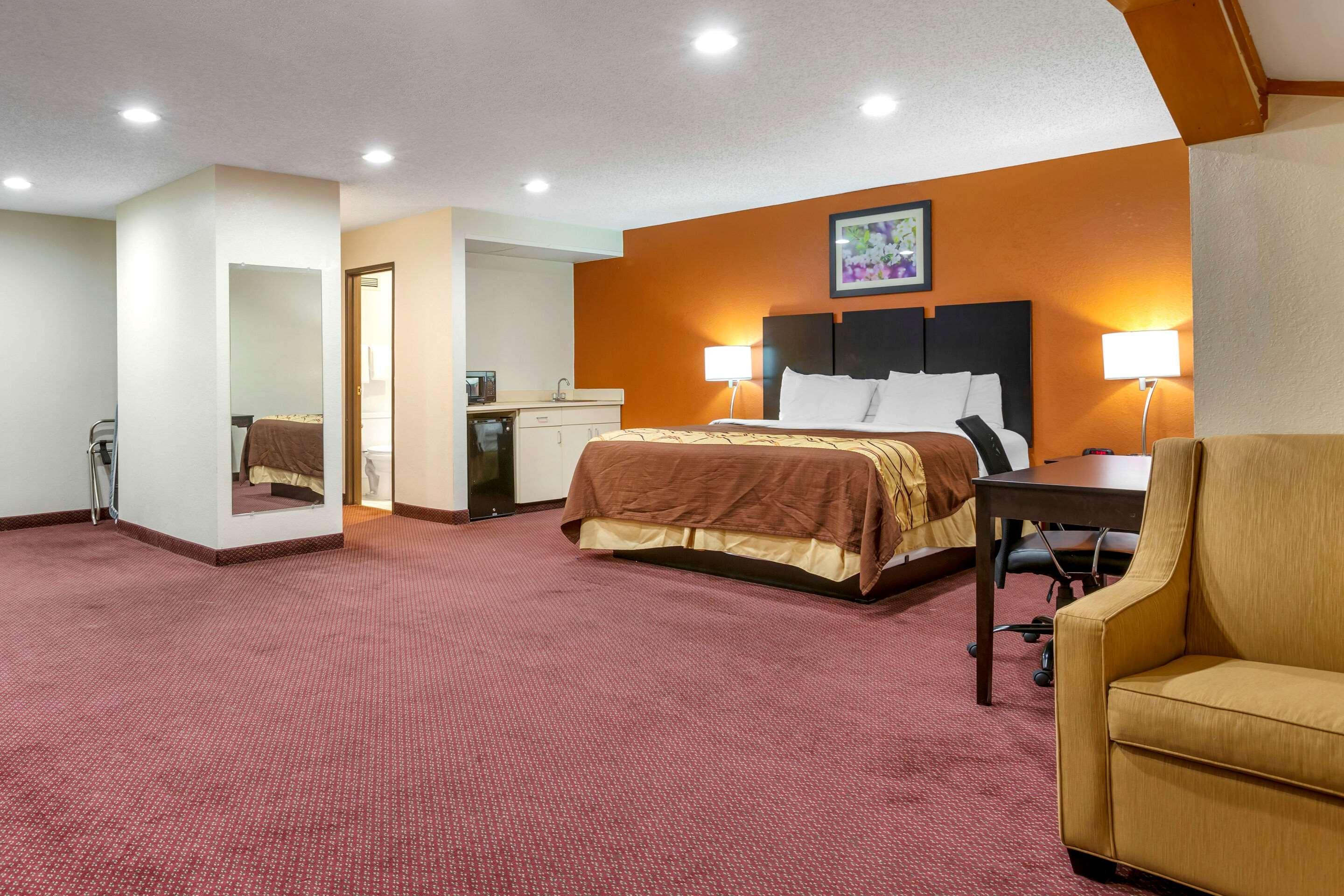 Rodeway Inn Coopersville Экстерьер фото