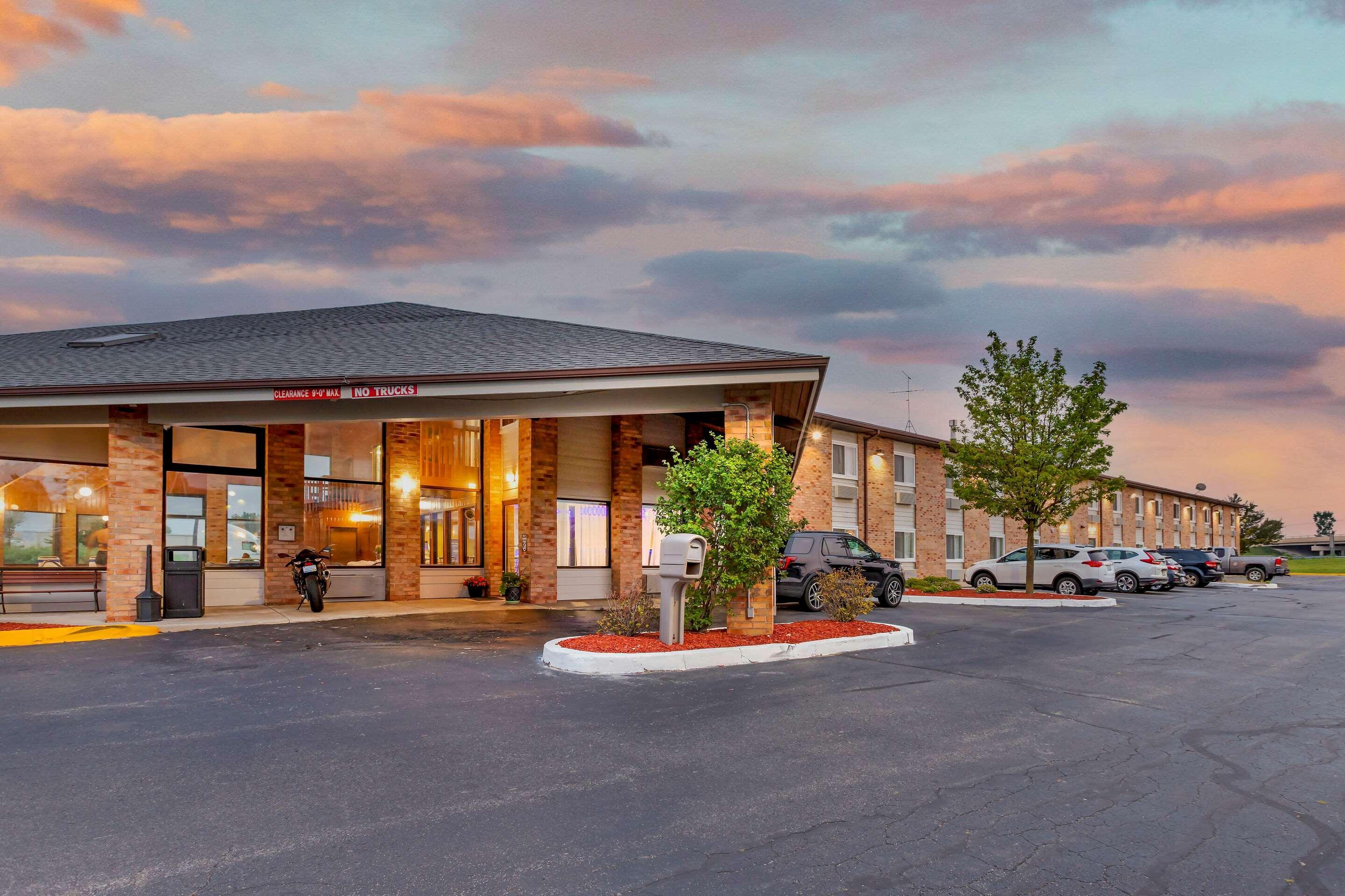 Rodeway Inn Coopersville Экстерьер фото