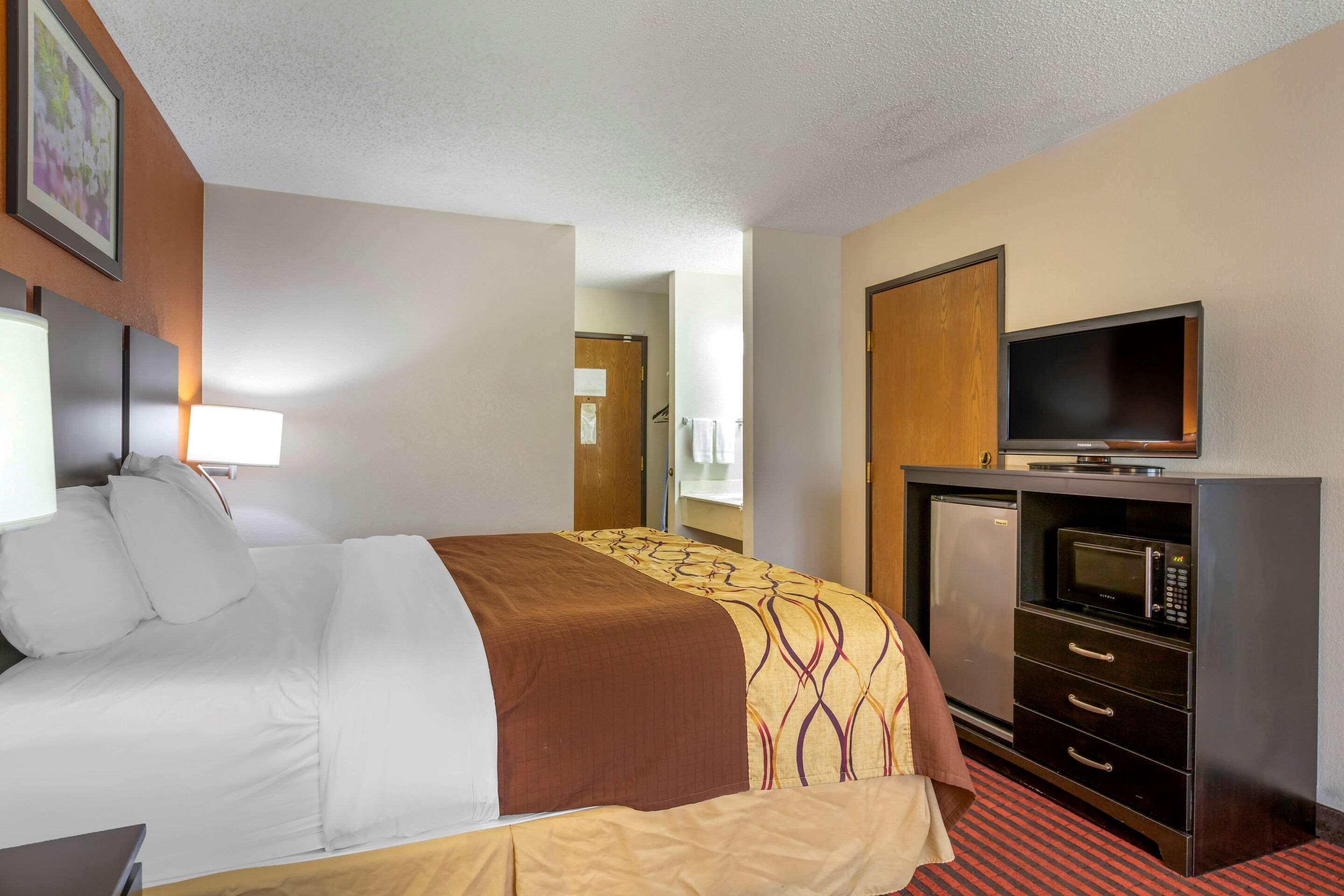 Rodeway Inn Coopersville Экстерьер фото