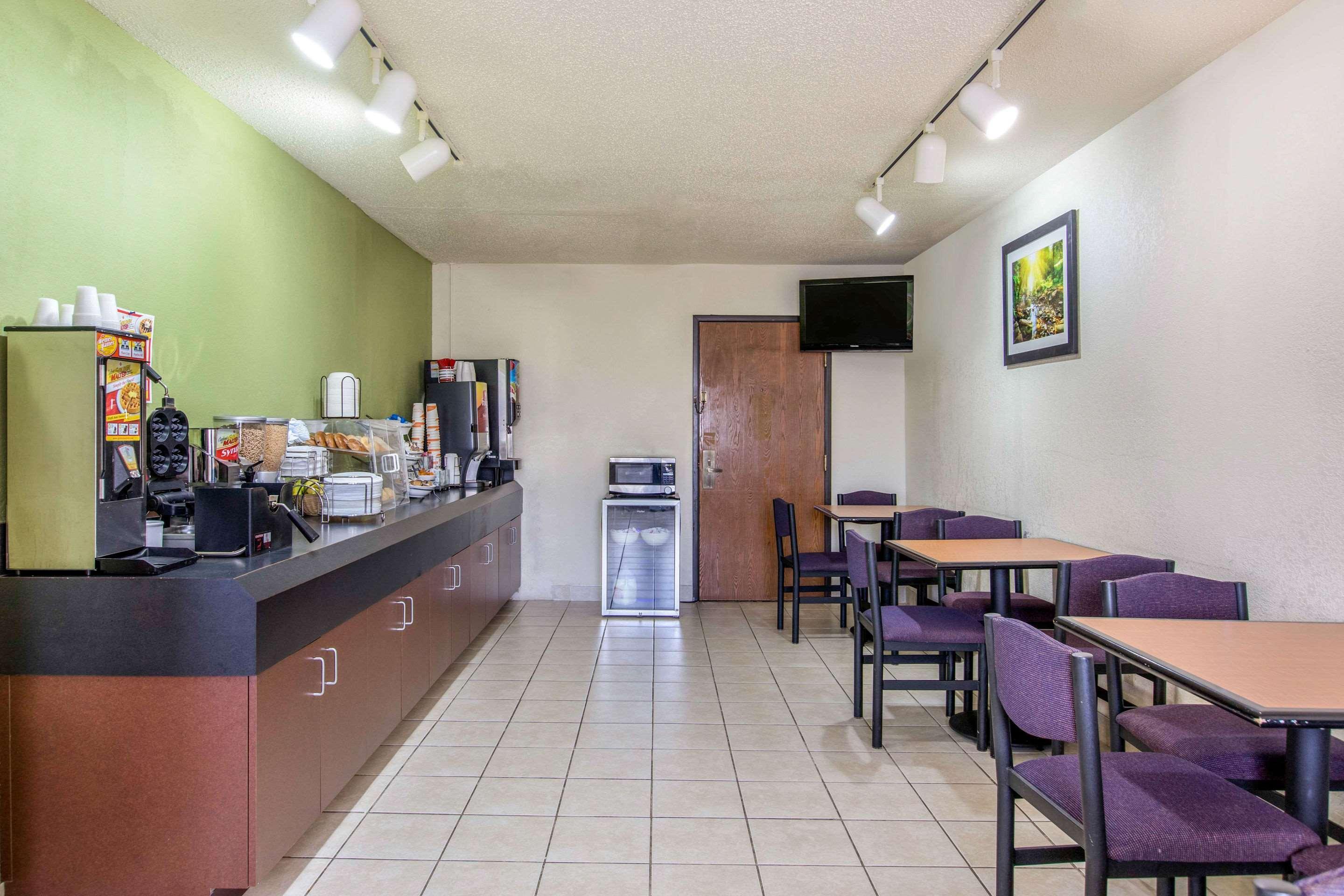 Rodeway Inn Coopersville Экстерьер фото